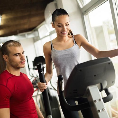 personal-trainer-and-student-in-gym-DBYX9AK-rb3trrk6jx8tzz6hbhhh9svucod47rhtthtz7gzb74